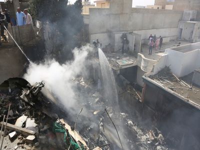 PIA plane crash: पीएम नरेंद्र मोदी ने परिजनों के साथ जताई संवेदना, पाक के लिए साबित हुआ ब्लैक फ्राइडे PIA plane crash: पीएम नरेंद्र मोदी ने परिजनों के साथ जताई संवेदना, पाक के लिए साबित हुआ ब्लैक फ्राइडे