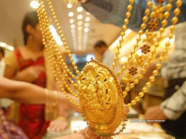 Gold price today falls Rs 26, Silver declines Rs 201 know 24 carat, 22 carat rates on 30 September 2020