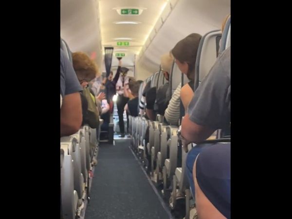 Pilot announces masks are no longer required on their fight video goes viral
