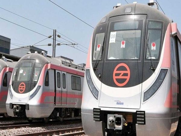 Delhi Metro Halting Platform