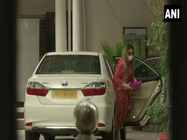 Who is Pinky Irani Used to bring heroines and models closer to Sukesh Chandrashekhar