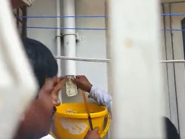 Cash Flows Out Of Drainage Pipe of PWD Junior Engineer Shanta Gowda house in Kalaburagi During ACB Raid Video Goes Viral