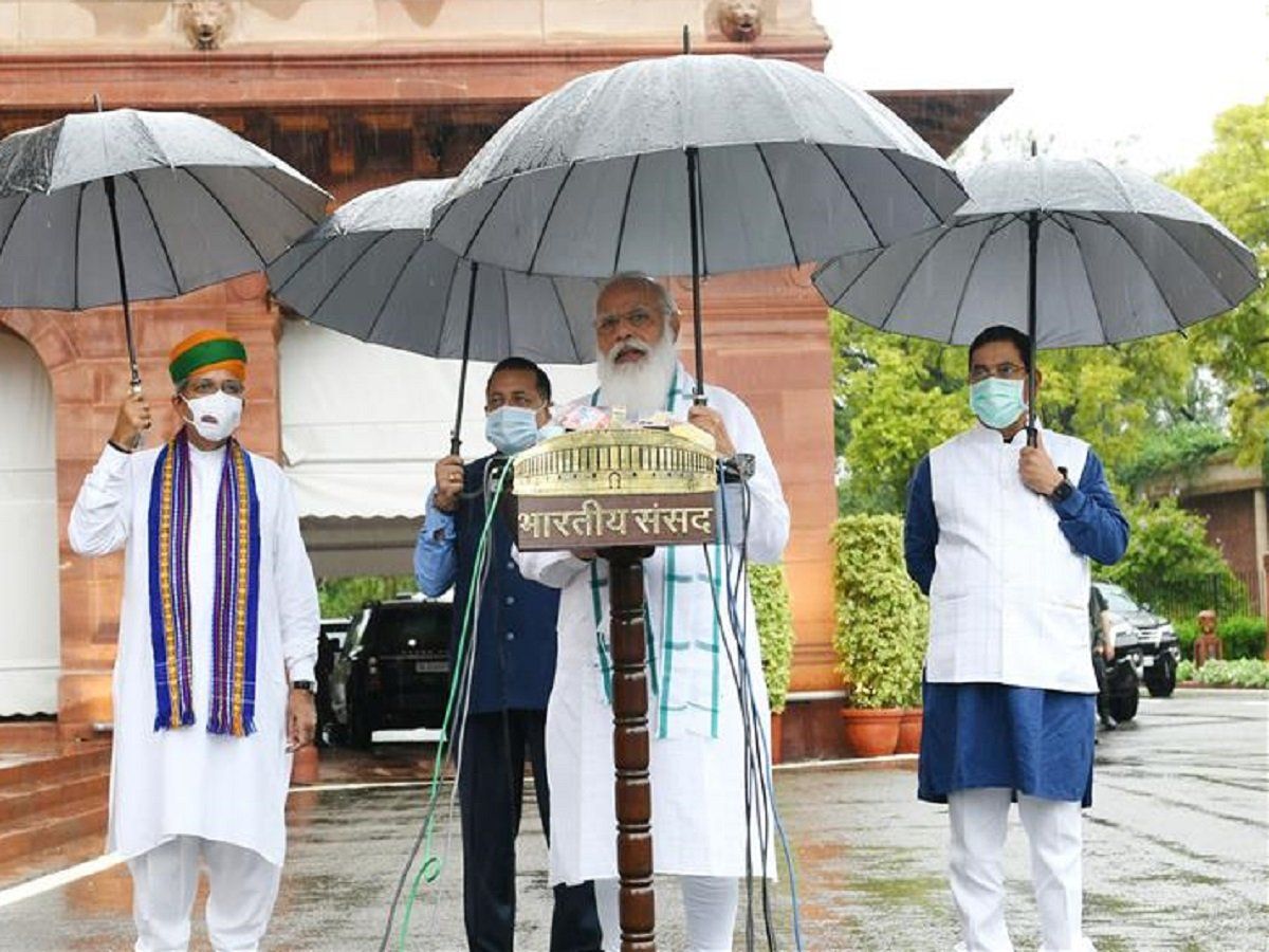 6 महीने बाद भी बड़ी संख्या में हेल्थकेयर और फ्रंटलाइन वर्कर्स को वैक्सीन मिलना बाकी, PM मोदी ने जताई चिंता