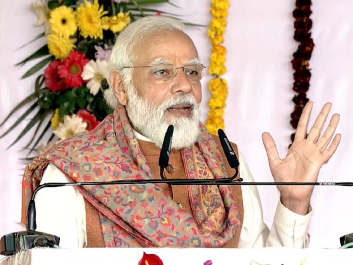 PM Modi in Meerut laid the foundation stone of Major Dhyan Chand Sports ...