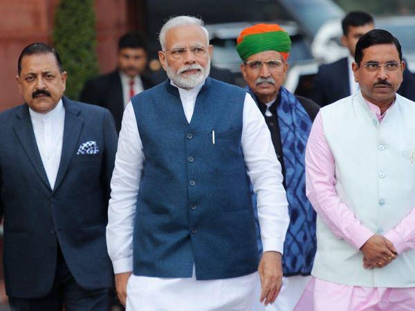 Pm Modi's three mantras social distancing janata curfew and lock down will eradicate coronavirus outbreak