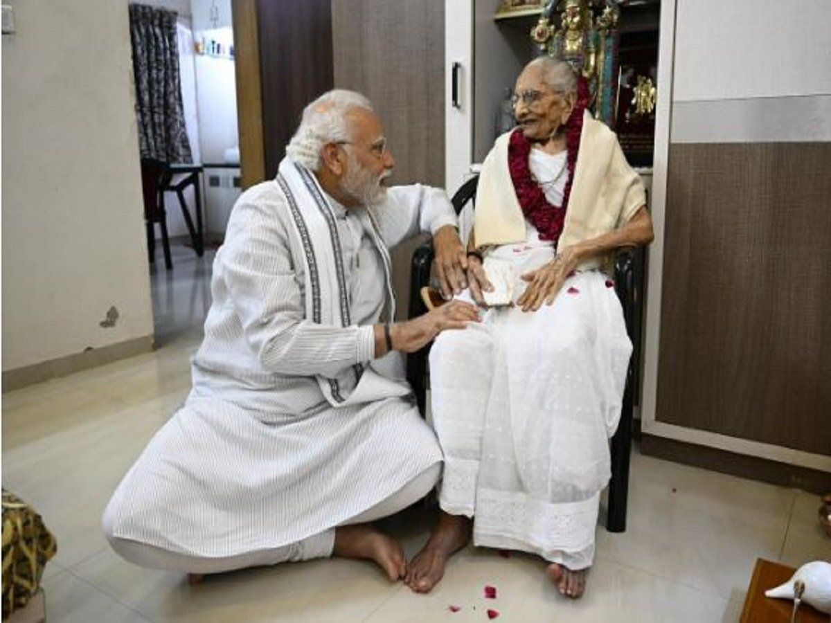 मां हीराबेन से यादगार मुलाकात के बाद पीएम ने साझा की मन की बात, अगर मेरे पिता जिंदा होते तो..