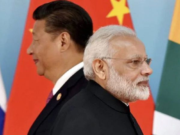 चीन के राष्‍ट्रपति शी जिनपिंग और प्रधानमंत्री नरेंद्र मोदी