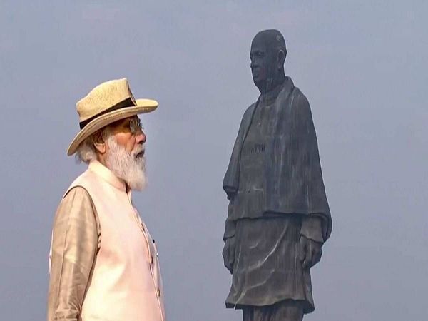 शपथ और सैल्यूट की मुद्रा से क्या कांग्रेस अंजान, पीएम मोदी की जयराम रमेश ने की आलोचना