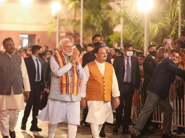 यूपी सहित 5 में से 4 राज्‍यों में बीजेपी की जीत का परचम, पंजाब में आप ने मारी बाजी, कई दिग्‍गज हारे चुनाव