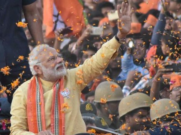 UP में 7वें चरण के मतदान से पहले PM मोदी का वाराणसी में रोड शो, 'मोदीमय' होगी काशी