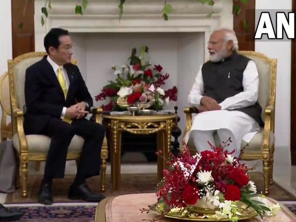 भारत पहुंचे जापान के पीएम, PM मोदी के साथ होगी शिखर बैठक
