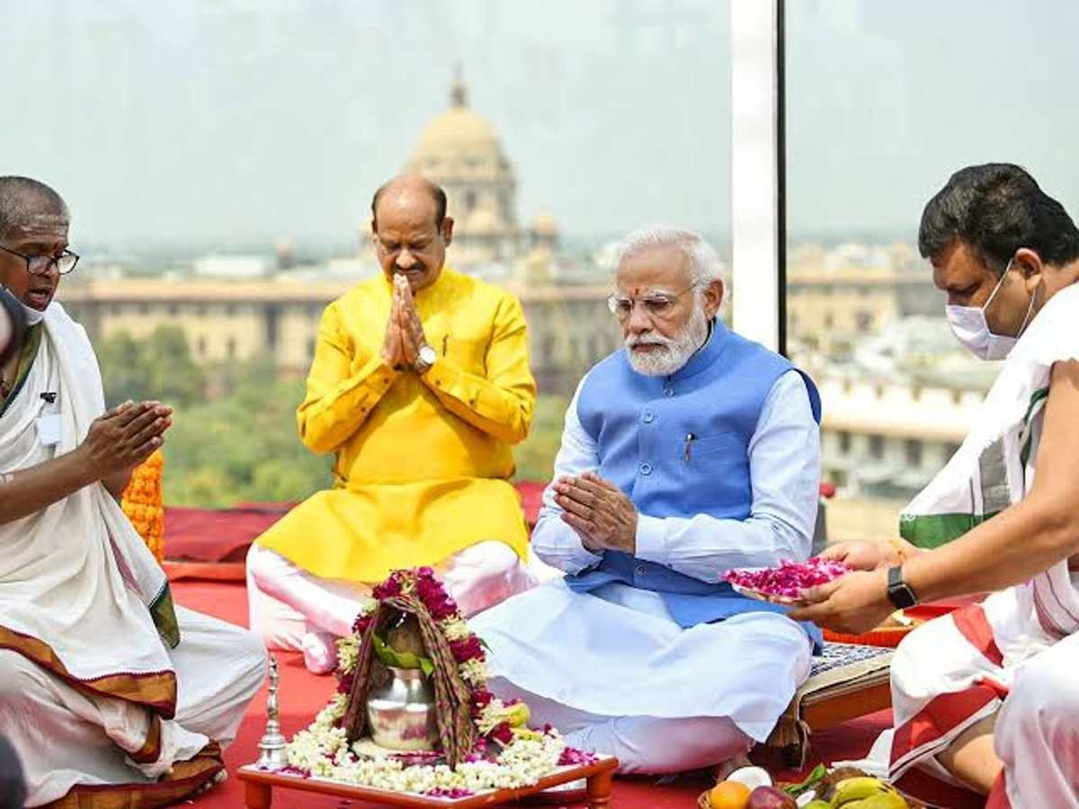 प्रधानमंत्री मोदी की ओर से राष्ट्रीय प्रतीक का अनावरण करने पर ओवैसी का हमला, कहा- पीएम ने सभी संवैधानिक मानदंडों का किया उल्लंघन
