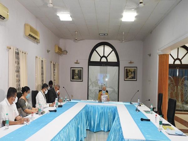 ममता बनर्जी ने पीएम नरेंद्र मोदी को 30 मिनट कराया इंतजार, राजनाथ सिंह बोले- शर्मनाक