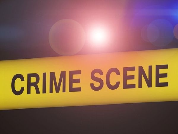 एक ही परिवार के 5 लोगों ने की 'खुदकुशी', फंदे से लटके मिले पिता-पुत्र, अधजली अवस्‍था में मिली 3 महिलाएं