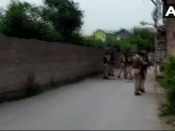 Terrorists attack police party in J-K's Nowgam 2 cops martyred, 2 injured