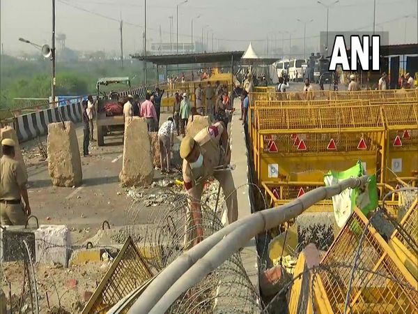 Farmers Protest, Delhi, tikri border, ghazipur border, police barricades
