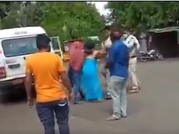 Madhya Pradesh : Woman Brutally Kicked, Punched By Cops in sagar 