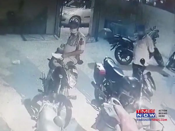 Goons attack on Sarai Rohilla police chowky in Delhi