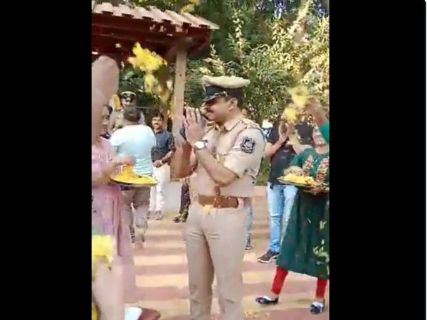 Policeman spectacular farewell With Flowers Heart Touching Video Goes Viral
