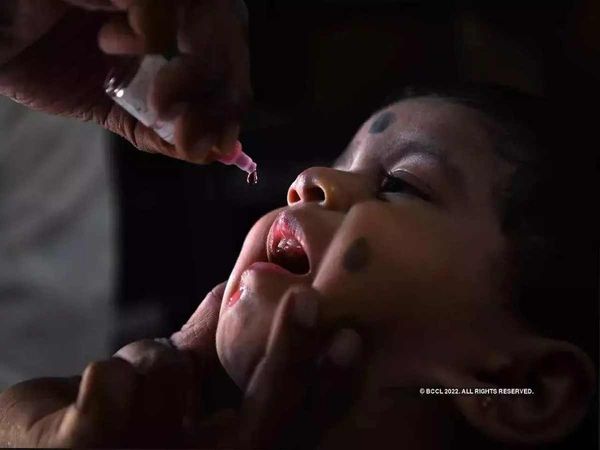 Attack on polio vaccination team again in Pakistan 4 policemen killed 2 injured