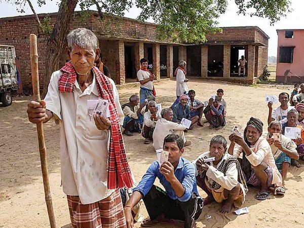 Booth capturing first reported in Bihar Begusarai Rachiri village in 1957 election 