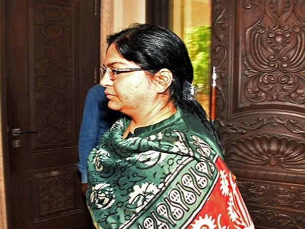  Pooja Singhal : ED raids in Jharkhand, Bihar in mon money laundering case 