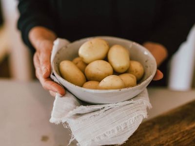 Right way to store potatoes Right way to store potatoes