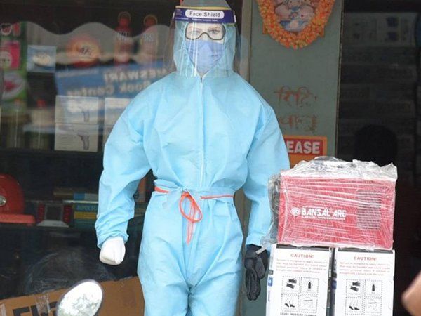 कोरोना संकट के बीच चोरी का नायाब तरीका,PPE Kit पहनकर साफ कर दिए लाखों के गहने