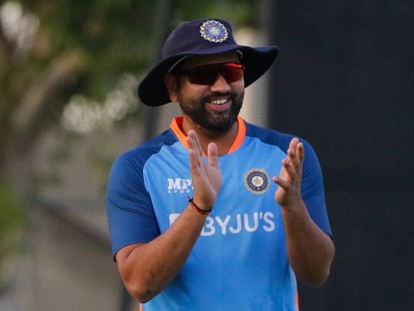 Asia Cup 2022: Video gets viral on internet, Rohit Sharma promises a fav to give signed t-shirt after winning the final