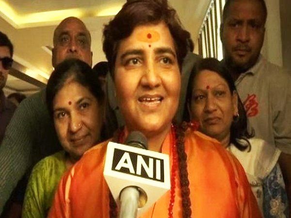 Bhopal:"भाजपा सांसद प्रज्ञा ठाकुर को ढूंढकर लाने वाले को 10,000 रूपये का इनाम''