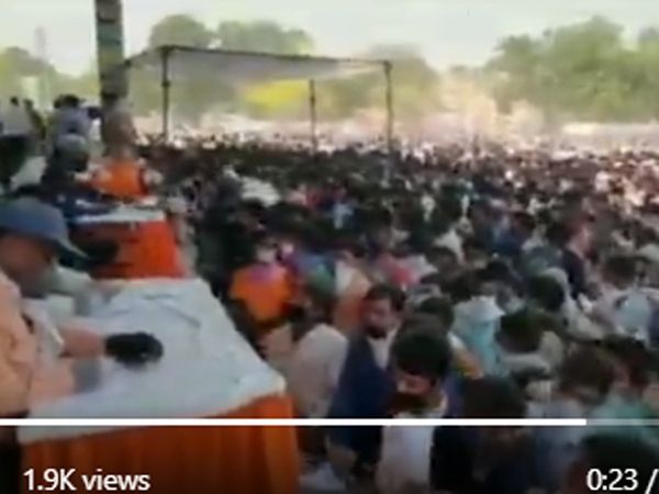Ghaziabad: Thousands of migrant workers gather at Ramlila Ground for registertion  