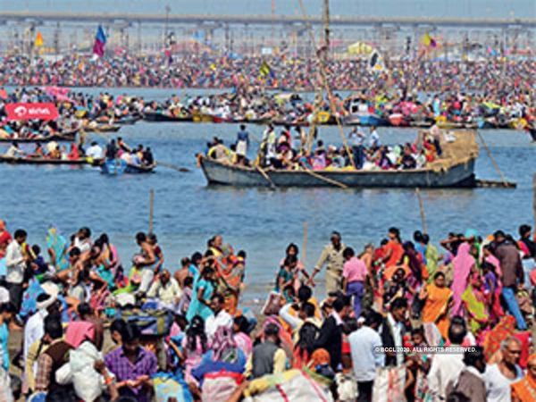 बटाई पर प्रयाग राज में दाढ़ी बाल बना रहे हैं नाई, वजह भी दिलचस्प