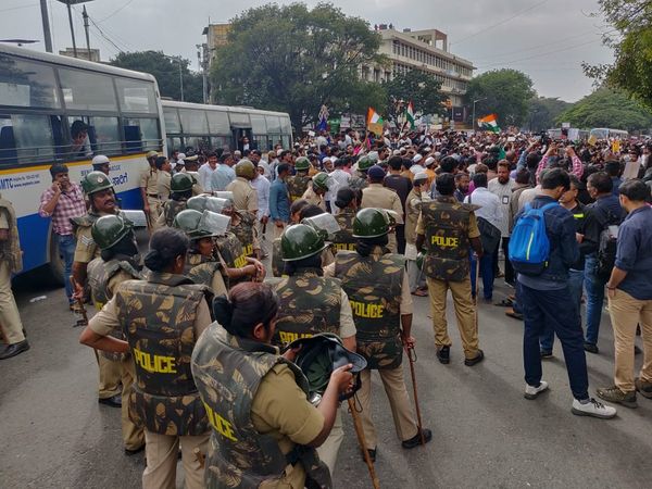 CAA Protests: एक्शन में योगी सरकार,  मुजफ्फरनगर में संपत्तियां जब्त, रामपुर में 28 को नोटिस, Properties seized in Muzaffarnagar, payback notice to 28 people in Rampur 