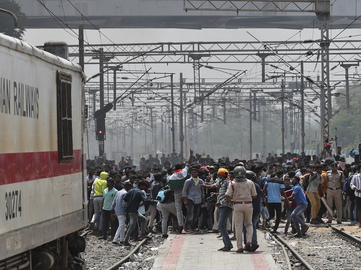 अग्निपथ योजना को लेकर फैलाई फर्जी खबर, 35 व्हाट्सऐप ग्रुप को किया गया प्रतिबंधित