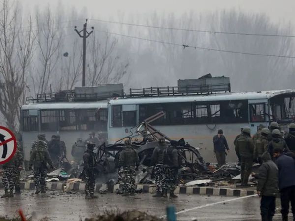 पुलवामा हमले के लिए पाकिस्‍तान में मसूद अजहर के भतीजे को मिले थे 10 लाख रुपये : NIA