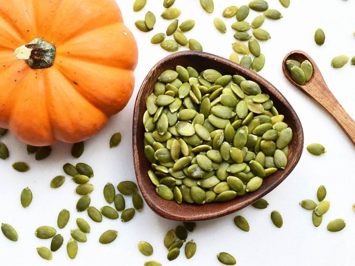 Pumpkin Seeds: Five Amazing Health Benefits of Pumpkin Seeds - कद्दू के बीज  खाने के ये 5 बेहतरीन फायदे जान लेंगे तो कभी नहीं करेंगे फेंकने की गलती |  Health Tips in Hindi