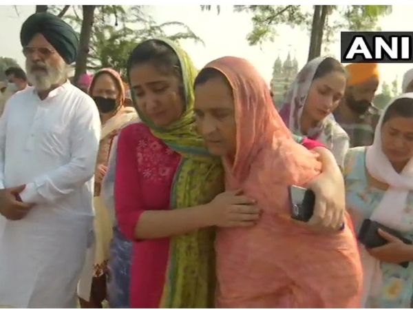 Shaurya Chakra awardee Balwinder Singh wife, daughter blame government for his death