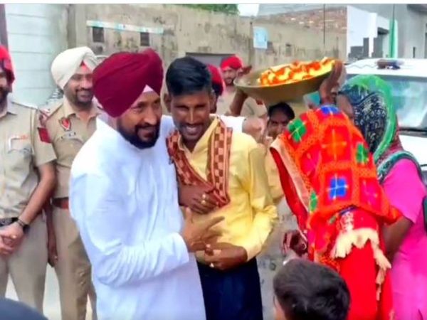 Punjab cm Charanjit Singh Channi to greet newly married couple viral video in hindi