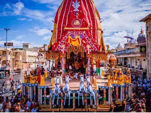 'हरि बोल' के उद्घोष के साथ पुरी में निकाली गई भव्‍य रथयात्रा (साभर: @SJTA_Puri)