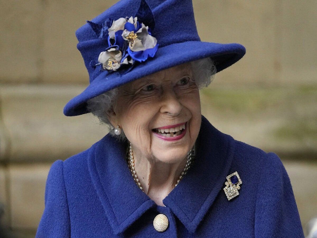 एम्बुलेंस और ट्रक चलाने के अलावा दूसरों की नकल उतारने में भी माहिर थीं Queen Elizabeth, उनके जीवन से जुड़ी 10 अहम बातें