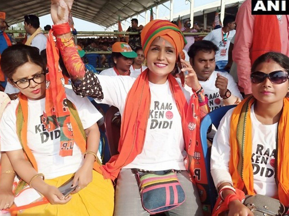 'राग केनो दीदी', बंगाल चुनाव में टी-शर्ट भी बता रहे सियासी पारे की सरगर्मी