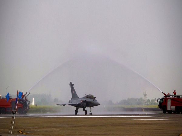 Indian Airforce:सिर्फ 18 महीने में तीन गुना मजबूत हुई देश की पश्चिमी सीमा, हवा के इन तीन महारथियों को सलाम