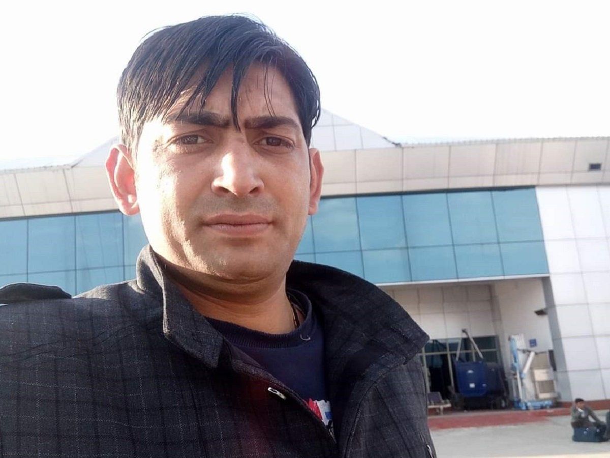 Jammu-kashmir: बडगाम में कश्मीरी पंडित की आतंकियों ने की गोली मारकर हत्या, दफ्तर में घुसकर की फायरिंग