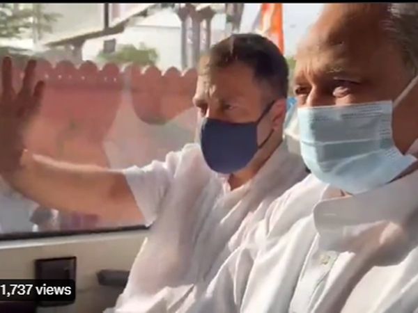 Rahul Gandhi travels in bus with congress leaders in Udaipur