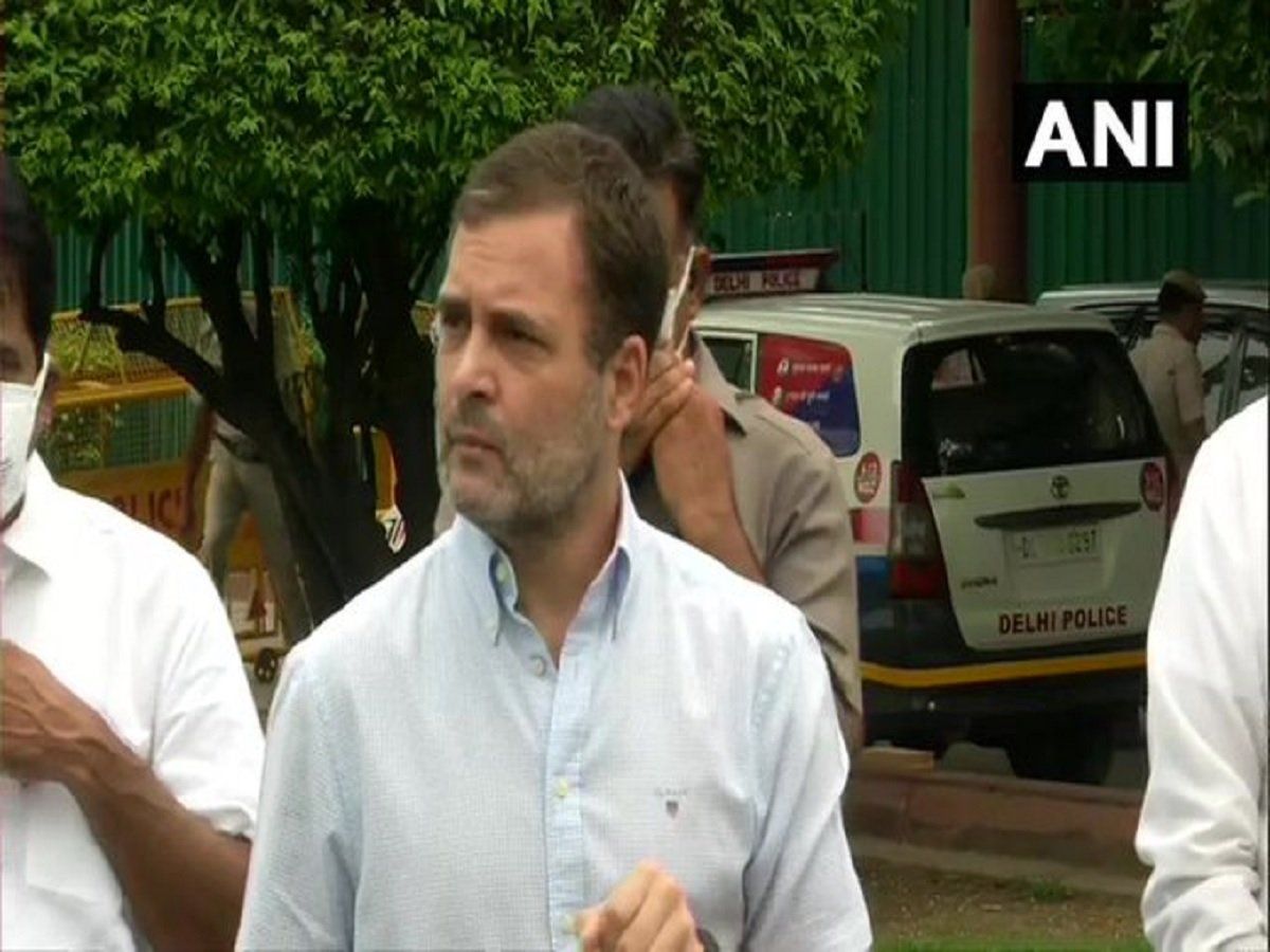 पेगासस मुद्दे पर सदन में चर्चा की मांग, राहुल गांधी बोले- पीछे हटने का सवाल नहीं