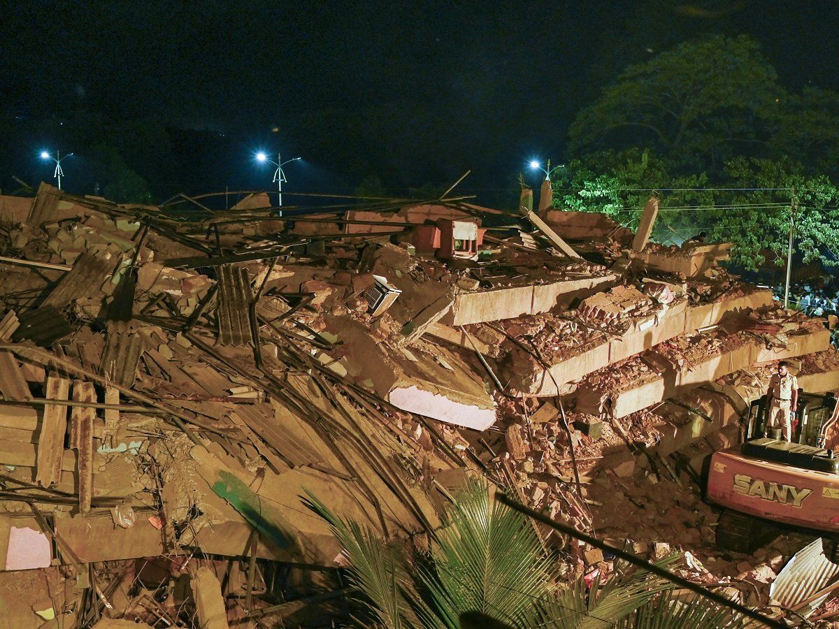 महाराष्ट्र: रायगढ़ जिले में 5 मंजिला इमारत ढही, 1 की मौत, 7 घायल, 50 लोगों के फंसे होने की आशंका
