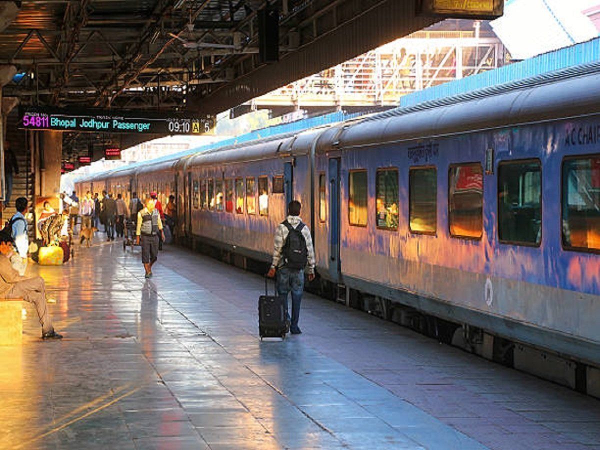 IRCTC Trains Cancelled: खराब हुआ रेलवे का ट्रैक, सफर पर निकलने से पहले जानें स्टेटस