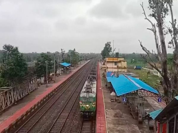 Super Vasuki freight train with 295 loaded wagons on Independence Day