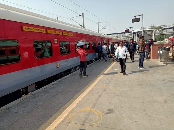 Cyclone threat East Coast Railway has cancelled 95 trains