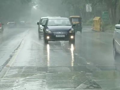 Rain lashes parts of Delhi, UP likely to witness spell of showers in next 3-4 hours Rain lashes parts of Delhi, UP likely to witness spell of showers in next 3-4 hours